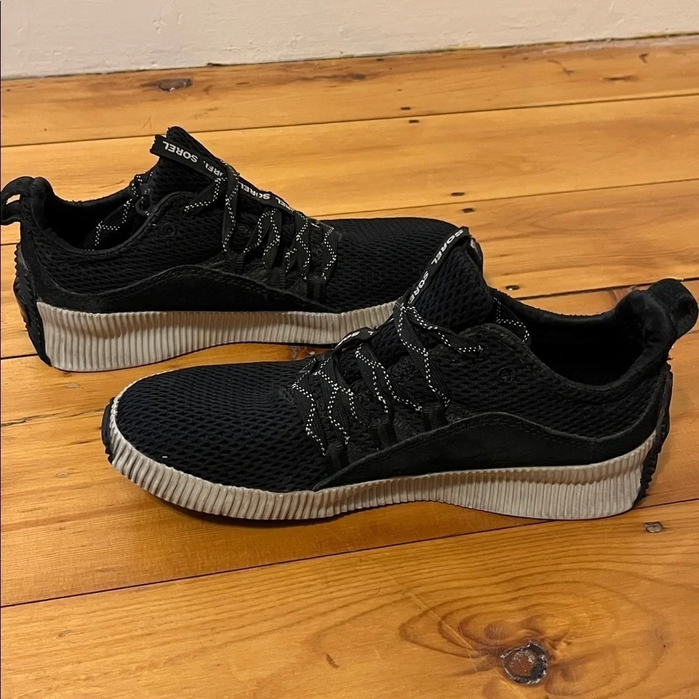 SOREL Out N About Plus Lace Up Waterproof Sneakers Women’s 6 Black Gray